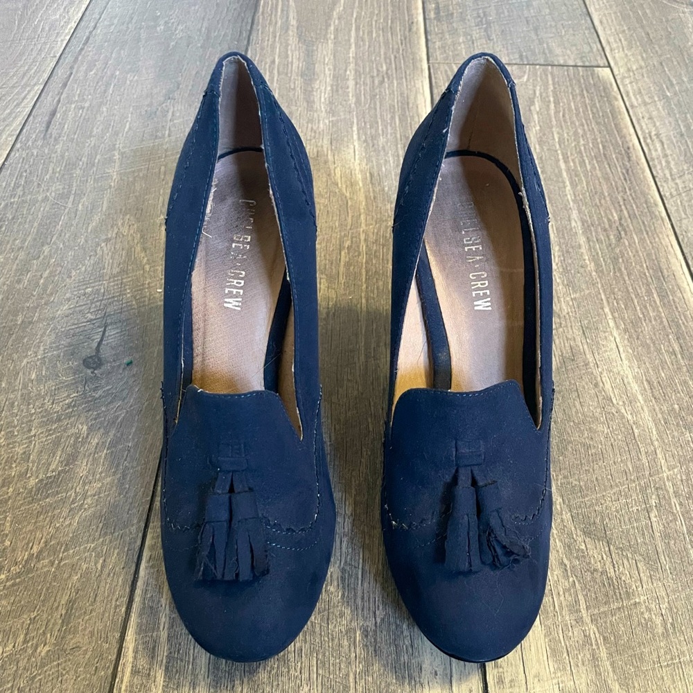 Chelsea Crew navy pumps